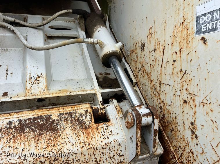 image for item EL2078 2007 International 4400 refuse truck