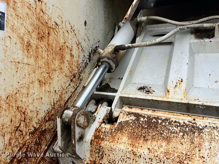 image for item EL2078 2007 International 4400 refuse truck