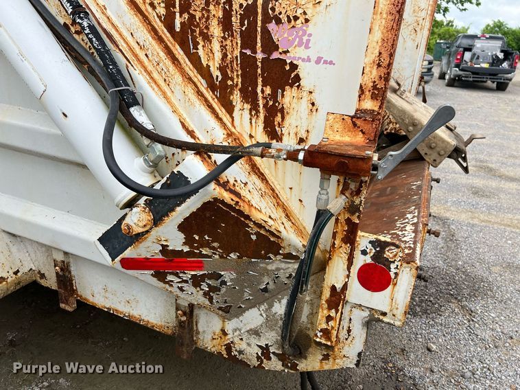 image for item EL2078 2007 International 4400 refuse truck