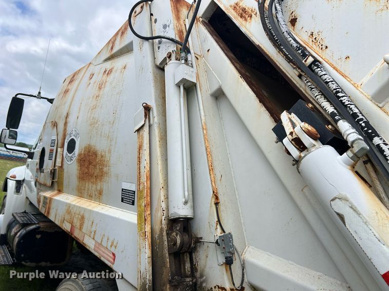 image for item EL2078 2007 International 4400 refuse truck