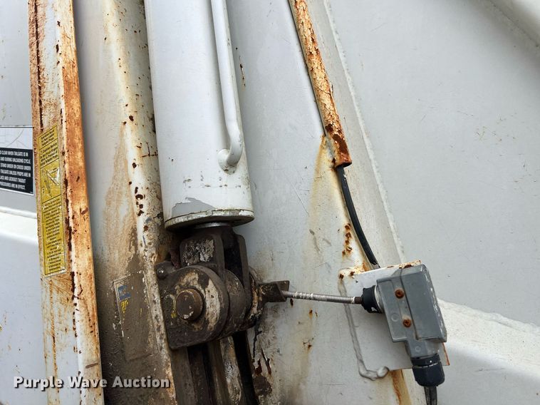 image for item EL2078 2007 International 4400 refuse truck