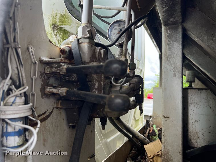 image for item EL2078 2007 International 4400 refuse truck