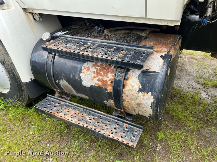 image for item EL2078 2007 International 4400 refuse truck