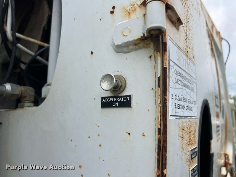 image for item EL2078 2007 International 4400 refuse truck