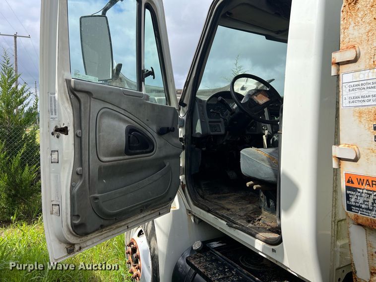 image for item EL2078 2007 International 4400 refuse truck