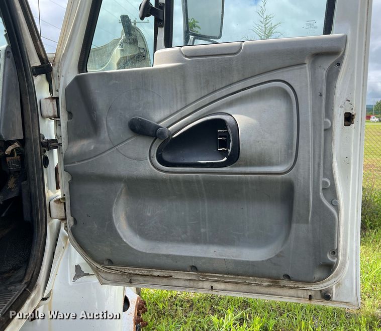 image for item EL2078 2007 International 4400 refuse truck