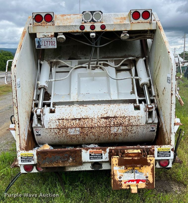 image for item EL2081 2007 International 4300 refuse truck