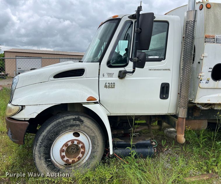 image for item EL2081 2007 International 4300 refuse truck