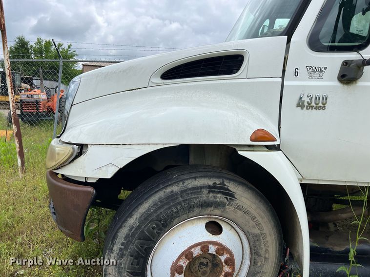 image for item EL2081 2007 International 4300 refuse truck