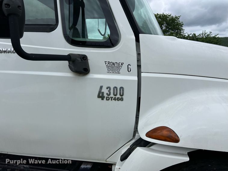 image for item EL2081 2007 International 4300 refuse truck