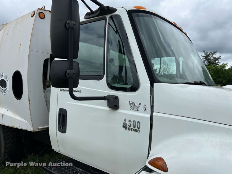 image for item EL2081 2007 International 4300 refuse truck