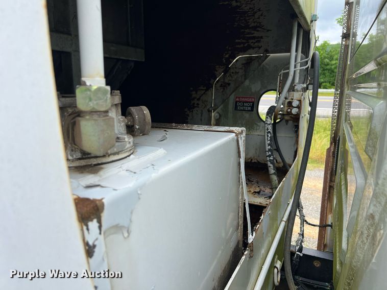 image for item EL2081 2007 International 4300 refuse truck