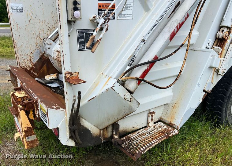 image for item EL2081 2007 International 4300 refuse truck