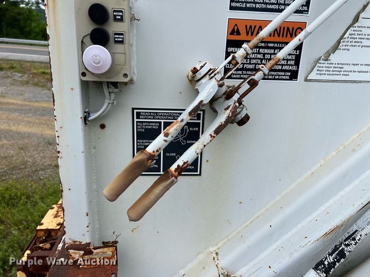 image for item EL2081 2007 International 4300 refuse truck