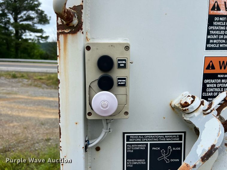 image for item EL2081 2007 International 4300 refuse truck