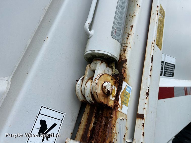 image for item EL2081 2007 International 4300 refuse truck