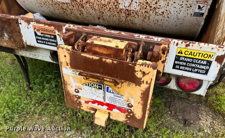 image for item EL2081 2007 International 4300 refuse truck