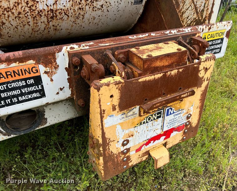 image for item EL2081 2007 International 4300 refuse truck