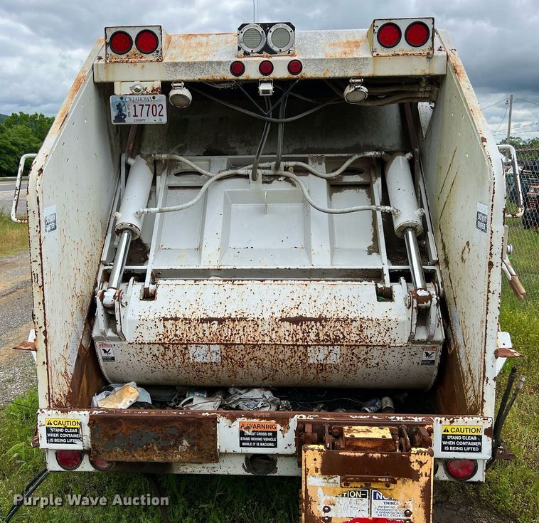 image for item EL2081 2007 International 4300 refuse truck
