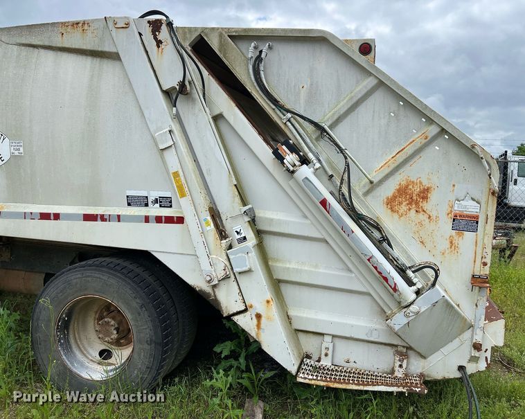 image for item EL2081 2007 International 4300 refuse truck
