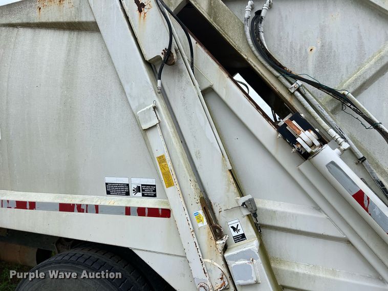 image for item EL2081 2007 International 4300 refuse truck