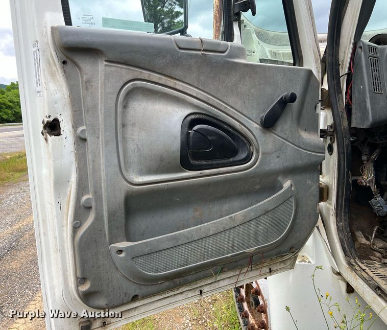 image for item EL2081 2007 International 4300 refuse truck