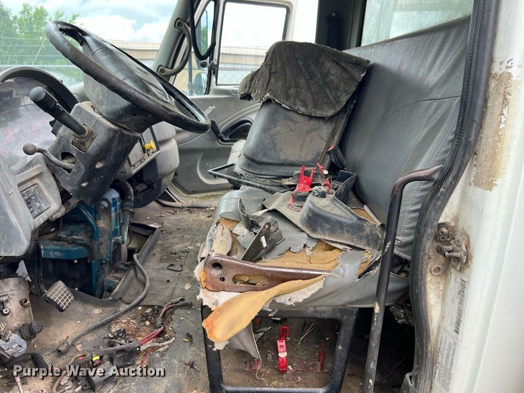 image for item EL2081 2007 International 4300 refuse truck