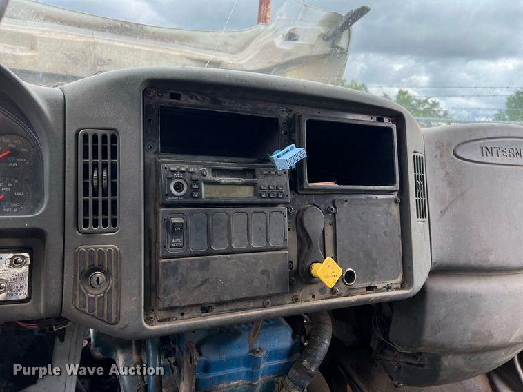 image for item EL2081 2007 International 4300 refuse truck