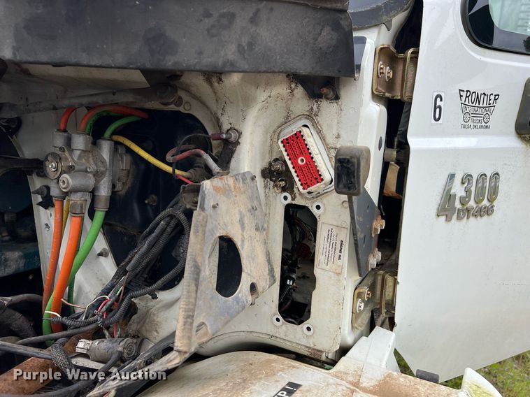 image for item EL2081 2007 International 4300 refuse truck