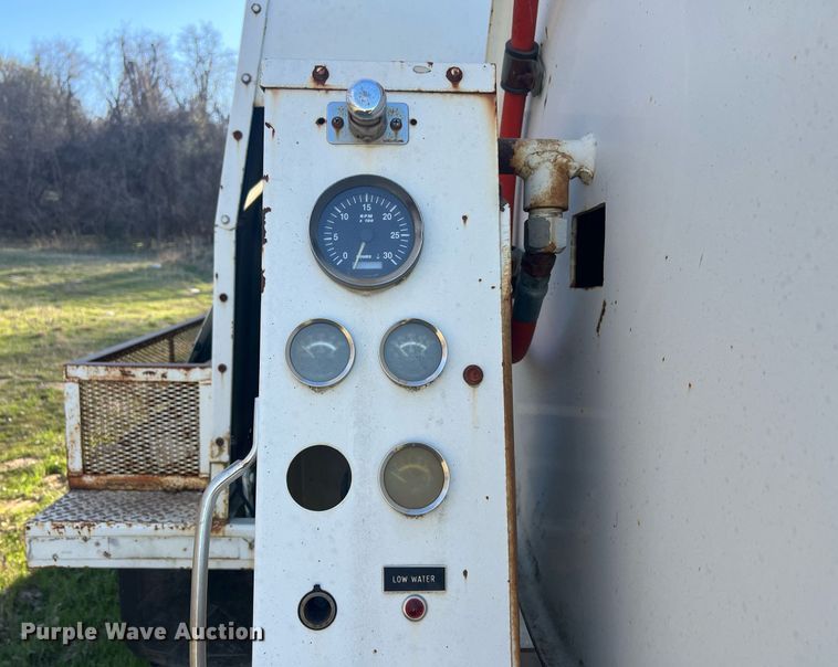 image for item EL5707 1990 International 4900 sewer jetter truck