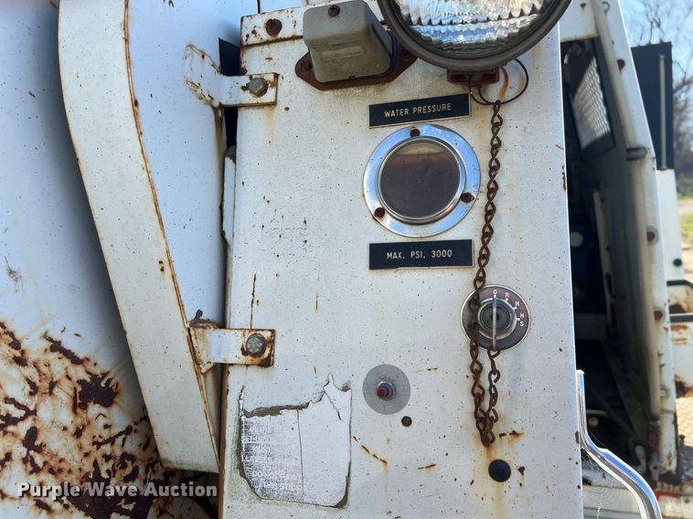 image for item EL5707 1990 International 4900 sewer jetter truck