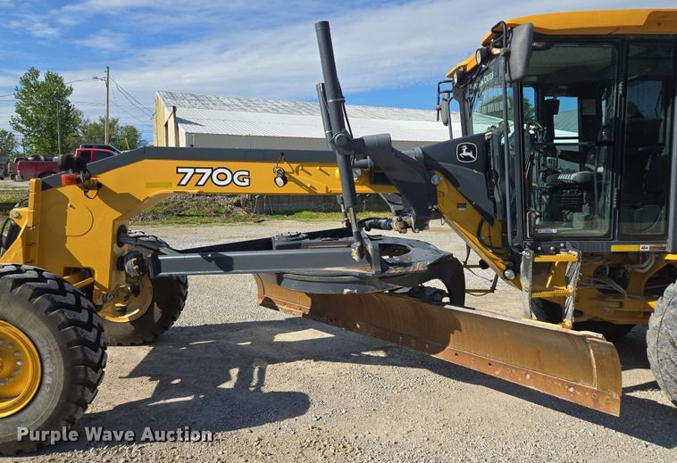 image for item EM7250 2017 John Deere  770G motor grader