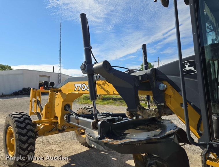 image for item EM7250 2017 John Deere  770G motor grader