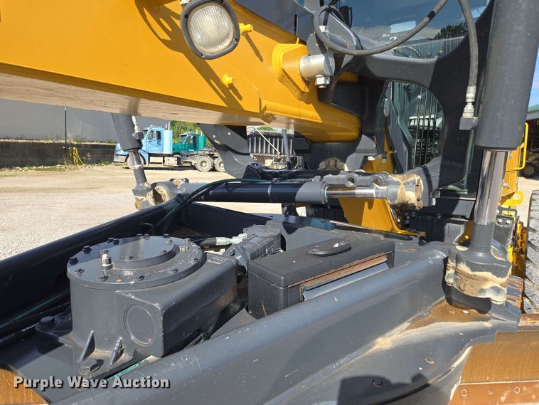 image for item EM7250 2017 John Deere  770G motor grader