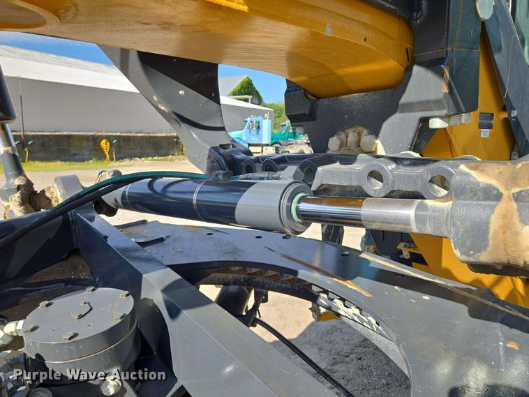 image for item EM7250 2017 John Deere  770G motor grader