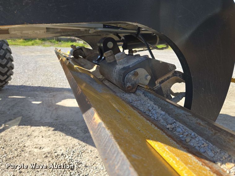 image for item EM7250 2017 John Deere  770G motor grader