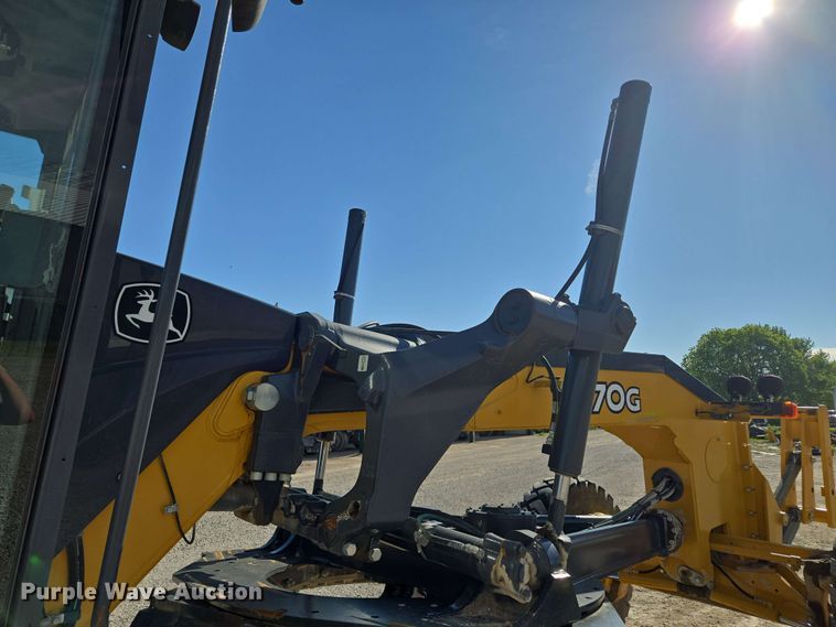 image for item EM7250 2017 John Deere  770G motor grader