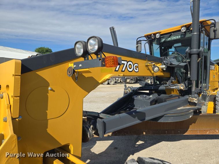 image for item EM7250 2017 John Deere  770G motor grader