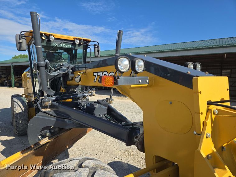image for item EM7250 2017 John Deere  770G motor grader