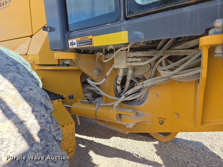 image for item EM7250 2017 John Deere  770G motor grader