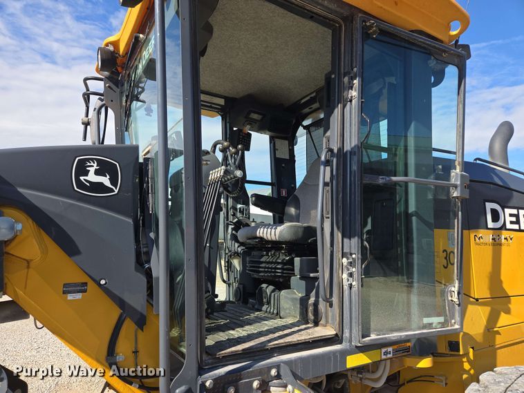 image for item EM7250 2017 John Deere  770G motor grader