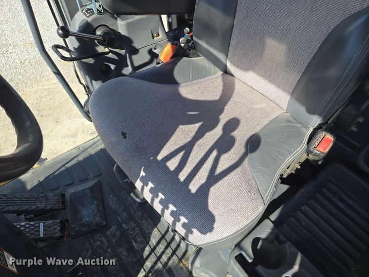 image for item EM7250 2017 John Deere  770G motor grader