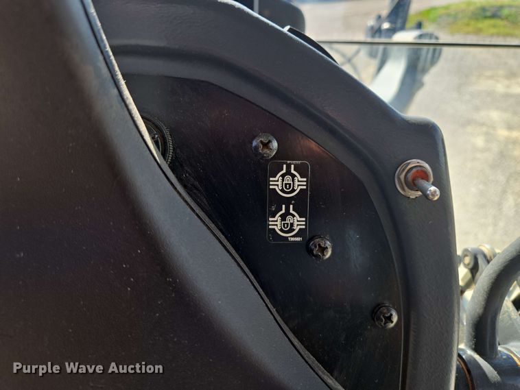 image for item EM7250 2017 John Deere  770G motor grader