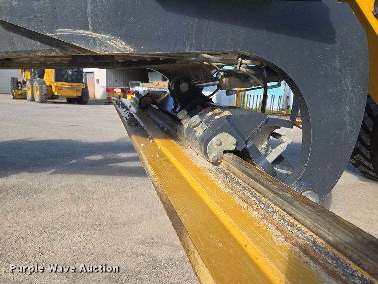 image for item EM7251 2018 John Deere  770G motor grader