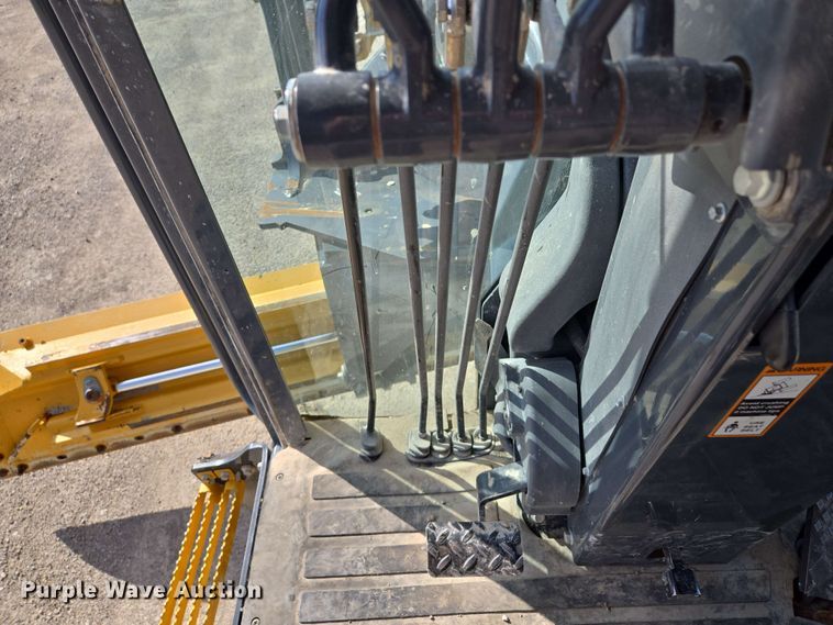 image for item EM7251 2018 John Deere  770G motor grader