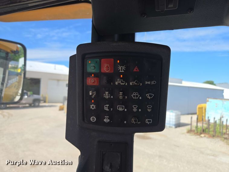 image for item EM7251 2018 John Deere  770G motor grader