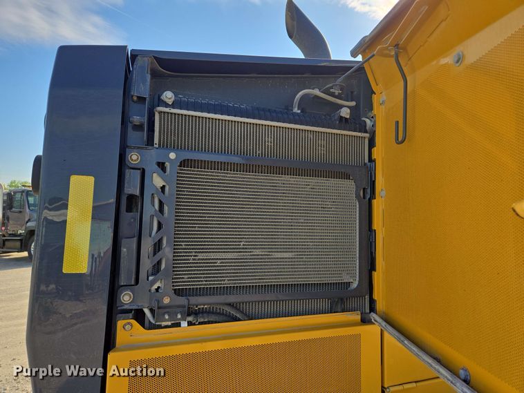 image for item EM7251 2018 John Deere  770G motor grader