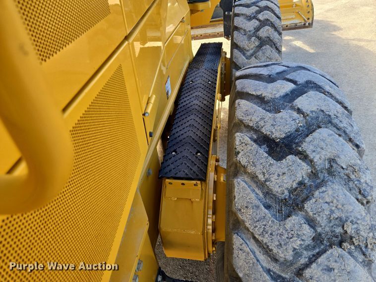 image for item EM7251 2018 John Deere  770G motor grader