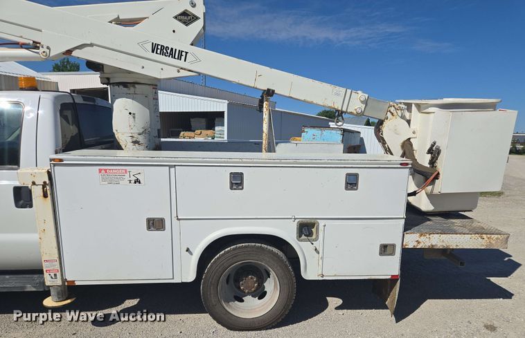 image for item EM7254 2008 Ford  F550 Super Duty XL  bucket truck