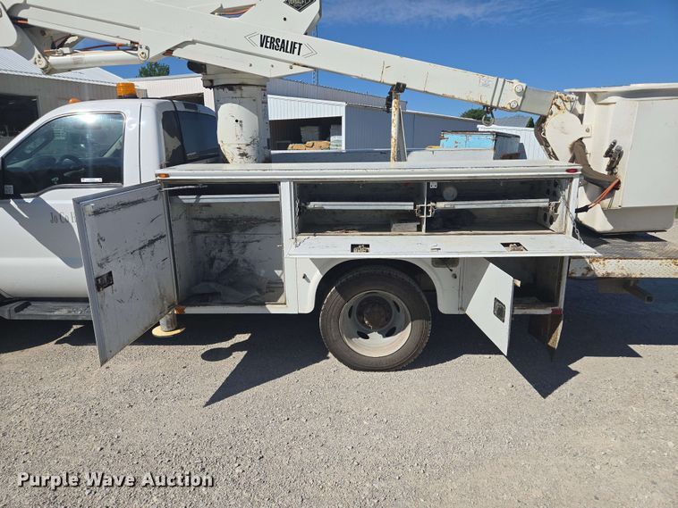 image for item EM7254 2008 Ford  F550 Super Duty XL  bucket truck